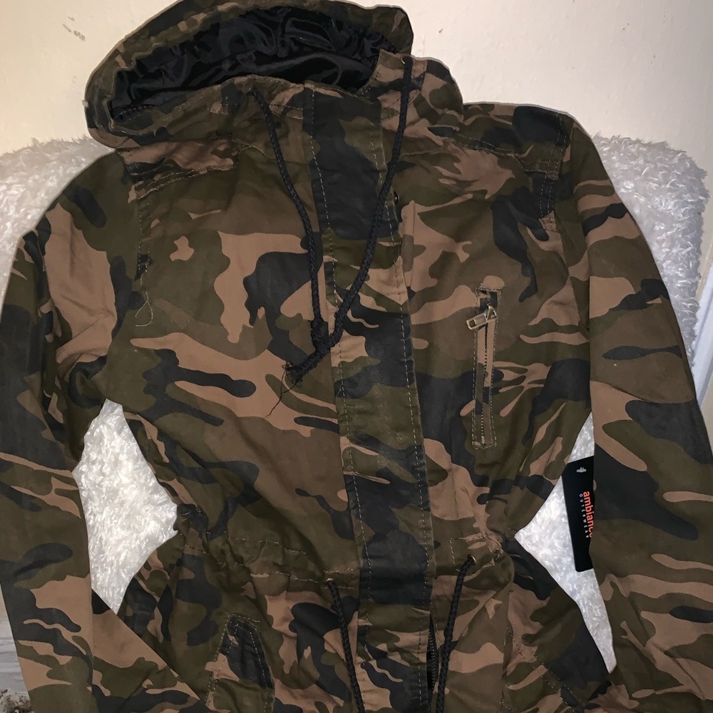 BRAND NEW F21 FALL CAMO PRINT JACKET